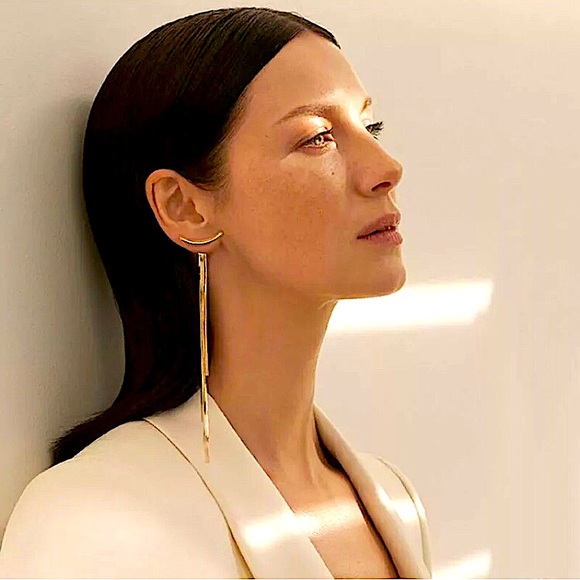 👑 New Gold Dangle Earrings 👑 - Picture 6 of 7